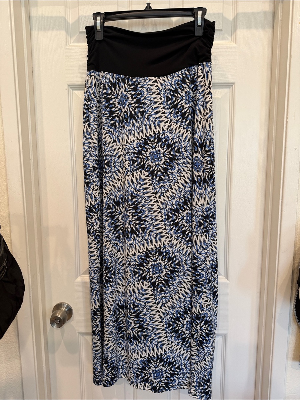AB Studio Black-Waist Maxi Skirt in Blue and White Medallion Print